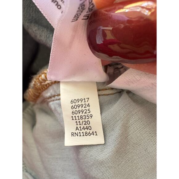 Lane Bryant Flex Magic Waistband Capri Jeans-Size 28 - Picture 7 of 7